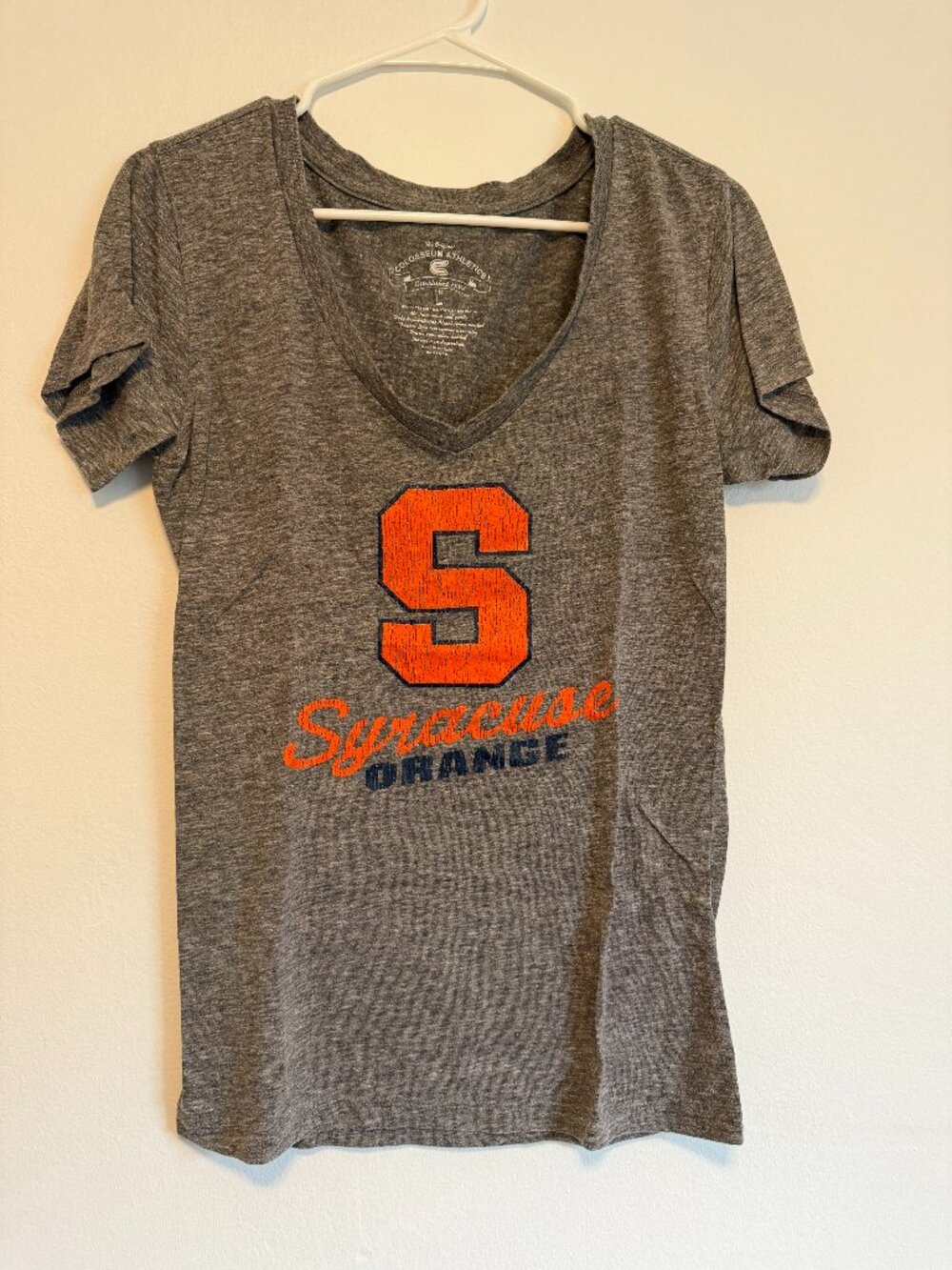 Syracuse University Women's V-Neck T-Shirt - Large